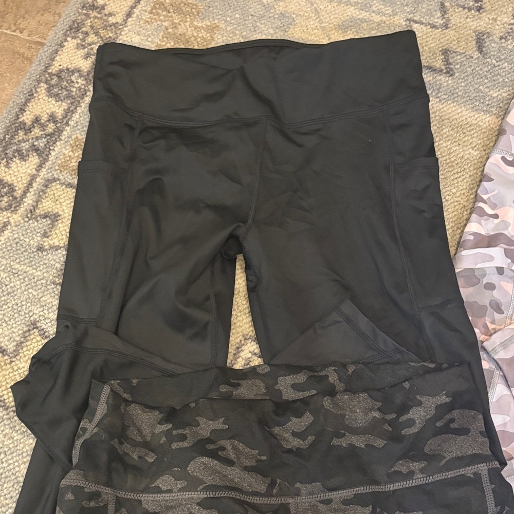 Fabletics legging bundle size medium - image 3